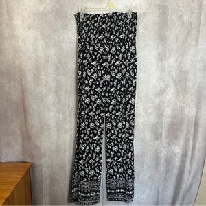 Women's Flowing Wide leg pants. Black and white print size small